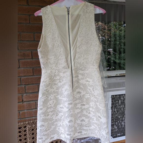 dress and accessories - Picture 4 of 13